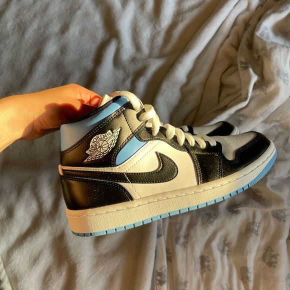 NIKE AIR JORDAN 1 - Picture 4 of 5